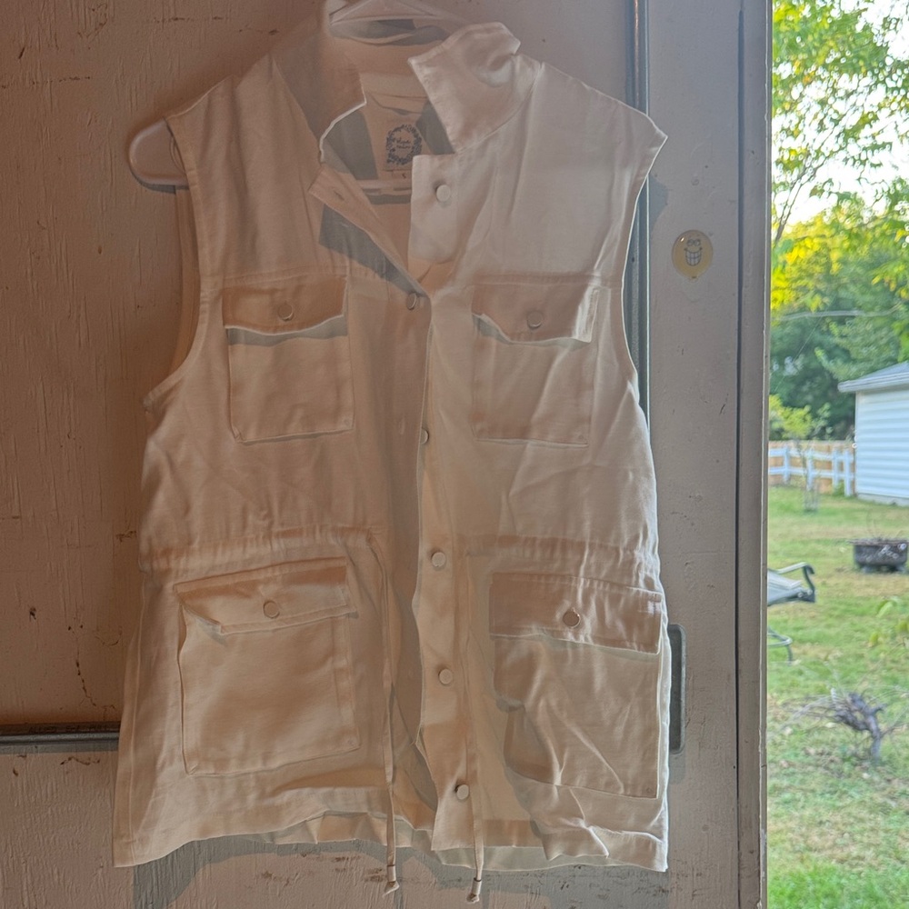 Blue Rain Cream Sleeveless Jacket